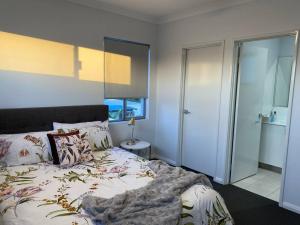 a bedroom with a large bed and a window at Chic 2Bed Close Airport Shops NETFLIX WIFI WINE in Perth