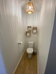 Ванна кімната в Le Presbytère des Baraques à Blériot-Plage - Apt 3