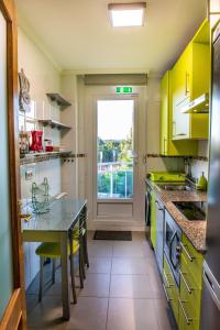 Dapur atau dapur kecil di Green Suites Miengo - Apto Completo