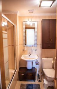 Bilik mandi di Green Suites Miengo - Apto Completo