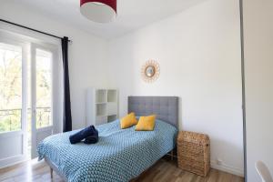 A bed or beds in a room at Superbe appartement dans le centre historique