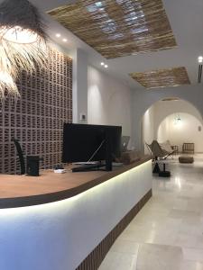 Telewizja i/lub zestaw kina domowego w obiekcie Casa du Soleil Hostal Boutique