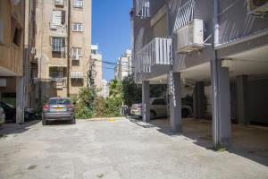 Gallery image of Apartments4you Etsel in Bat Yam