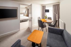 Телевизия и/или развлекателен център в Crowne Plaza Harrogate, an IHG Hotel