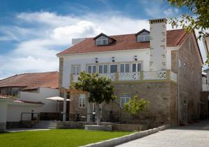 a building with a balcony on the side of it at Casa Moiano in Oliveira do Hospital