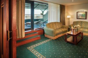 A seating area at Grand Hotel Sofia