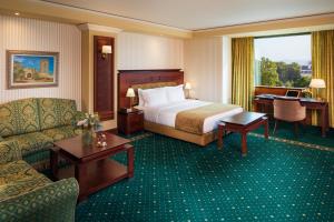A bed or beds in a room at Grand Hotel Sofia