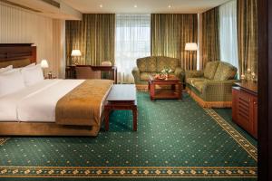A bed or beds in a room at Grand Hotel Sofia Még 37 kép