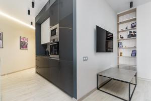Kuchyňa alebo kuchynka v ubytovaní Sea Symphony Design Apartment