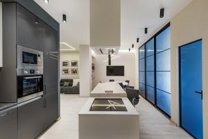 Kuchyňa alebo kuchynka v ubytovaní Sea Symphony Design Apartment