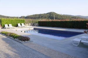 Bazén v ubytování S Tiago House nebo v jeho okolí