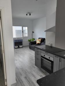 a kitchen and living room with a couch at Apartamento Catalina in Playa Blanca