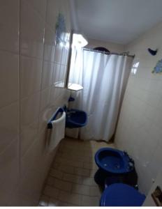 a bathroom with two blue toilets and a shower at Hotel PerlaMar in Mar del Plata