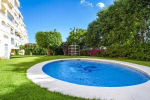 Bazén v ubytovaní MARBELLA BANUS SUITES - Ceibo Centro Plaza Banús Suite Apartment alebo v jeho blízkosti