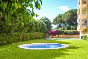 Bazén v ubytovaní MARBELLA BANUS SUITES - Ceibo Centro Plaza Banús Suite Apartment alebo v jeho blízkosti