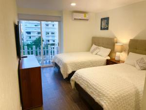Ένα ή περισσότερα κρεβάτια σε δωμάτιο στο Acapulco Hotel y suites mediterrane +136 φωτογραφίες