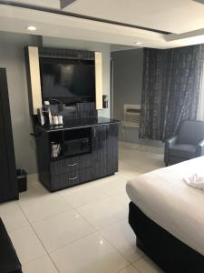 a hotel room with a bed and a flat screen tv at Historic Waterfront Marion Motor Lodge in downtown St Augustine in St. Augustine