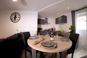 Φωτογραφία από το άλμπουμ του L'ESCAPADE PROCHE CENTRE PARKING Home-One σε Dole