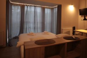Posteľ alebo postele v izbe v ubytovaní Apartamenty Doliny