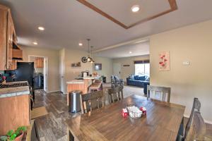 Dapur atau dapur kecil di Cedaredge Hideaway with Grill and Mountain Views!