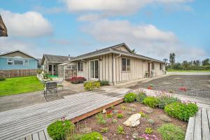 Photo de la galerie de l'établissement Upscale Home with Indoor Sauna on Sunset Pond!, à Ferndale