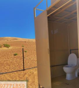 Bathroom sa SandGlass Camp