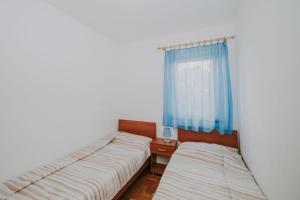Ein Bett oder Betten in einem Zimmer der Unterkunft Apartman Hola