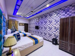 Postel nebo postele na pokoji v ubytování Horizon Hotel