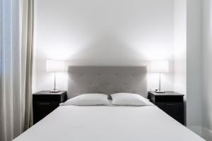 Posteľ alebo postele v izbe v ubytovaní AoA Green Gardens Suites