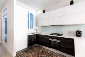 Kuchyňa alebo kuchynka v ubytovaní AoA Green Gardens Suites