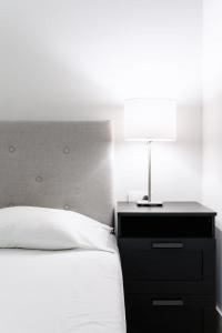 Posteľ alebo postele v izbe v ubytovaní AoA Green Gardens Suites