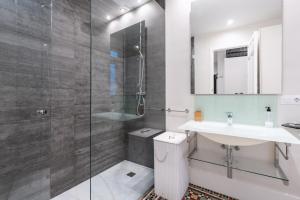 Kúpeľňa v ubytovaní AoA Green Gardens Suites