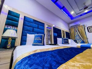 Postel nebo postele na pokoji v ubytování Horizon Hotel