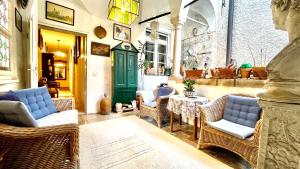 Area soggiorno di LINZ CITY CENTER - Historisches Apartment & Refugium