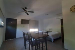 a room with a table and chairs and a bed at Hermoso monoambiente in San Juan