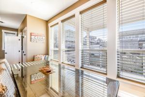 a room with large windows with blinds at Driftwood Star in Lincoln City