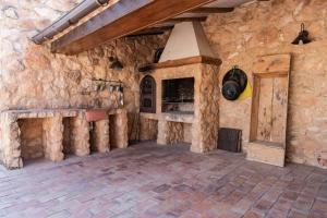 a stone kitchen with an oven in a stone wall at Casa Miranda in Tazona