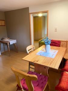 A seating area at Waldruhe Appartements