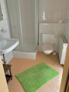 A bathroom at Waldruhe Appartements