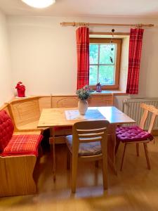 A seating area at Waldruhe Appartements