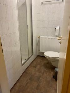 A bathroom at Waldruhe Appartements