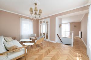 Posedenie v ubytovaní Hotel & Restaurant Chateau Trnová