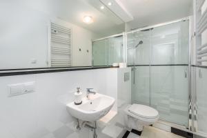 Kúpeľňa v ubytovaní Świętokrzyska 16 A-D by Homeprime + 27 fotografií