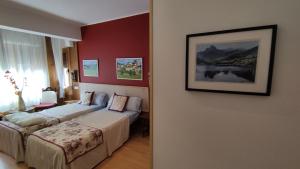 Postel nebo postele na pokoji v ubytování Hostal Escartín