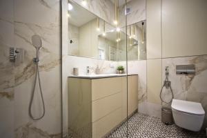 Kúpeľňa v ubytovaní Marina Mokotow P&O Serviced Apartments