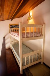 מיטה או מיטות קומותיים בחדר ב-Para Vos y Porque Si