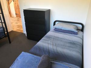 Postel nebo postele na pokoji v ubytování Derby Digs Barn