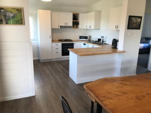 Kuchyň nebo kuchyňský kout v ubytování Derby Digs Cottage
