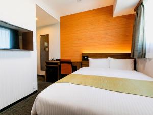 Postel nebo postele na pokoji v ubytování Hotel Wing International Takamatsu