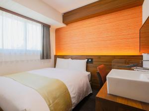 Postel nebo postele na pokoji v ubytování Hotel Wing International Takamatsu